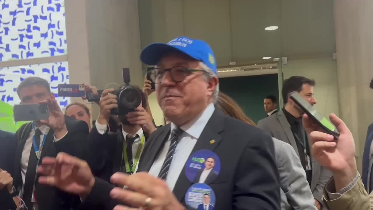 'O Brasil é dos brasileiros': frase de Sidônio estampa boné de Padilha e Randolfe na eleição para o Senado