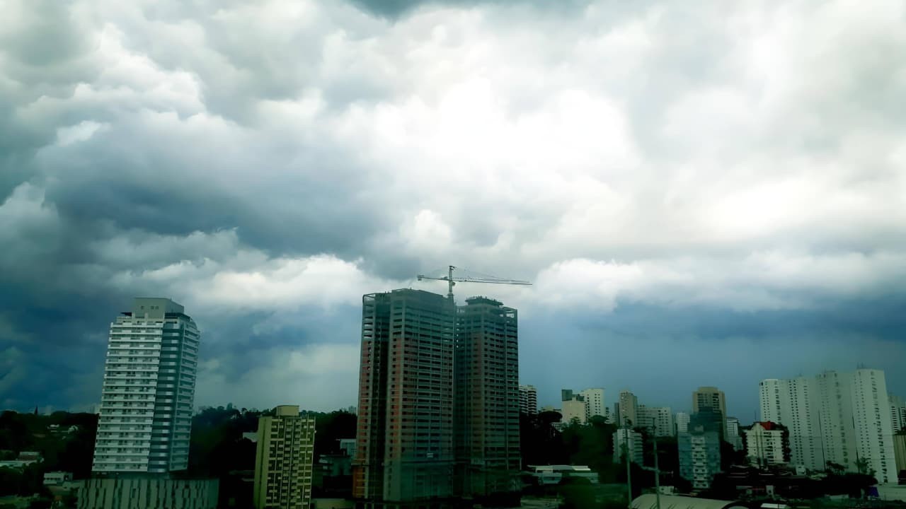 Gangorra do tempo: SP tem calor e chuva nesta sexta; temperatura cai no fim de semana