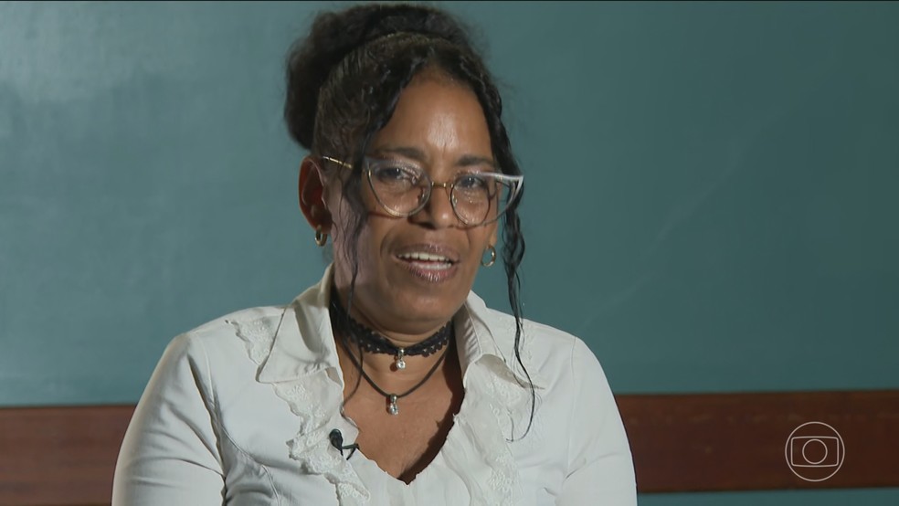 A cubana Martha Gavialn Matos mora no Brasil há sete anos e já conseguiu a cidadania — Foto: Jornal Nacional/ Reprodução