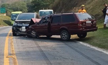 Motorista de carro sem CNH causa acidente em Barra Mansa