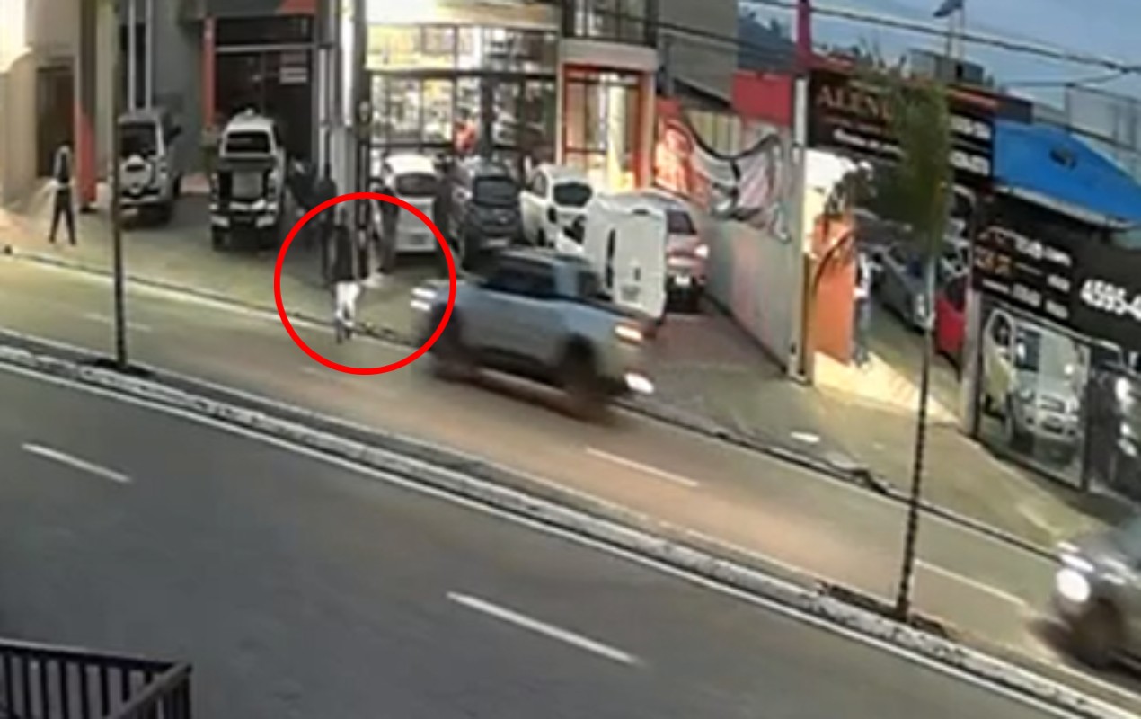 VÍDEO: homem morre atropelado ao atravessar avenida em Várzea Paulista