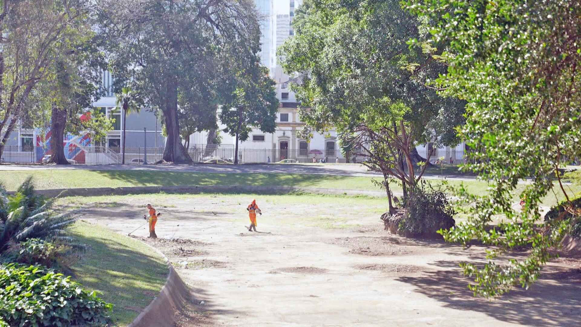 Campo de Santana enfrenta ‘seca’, sujeira e má conservação