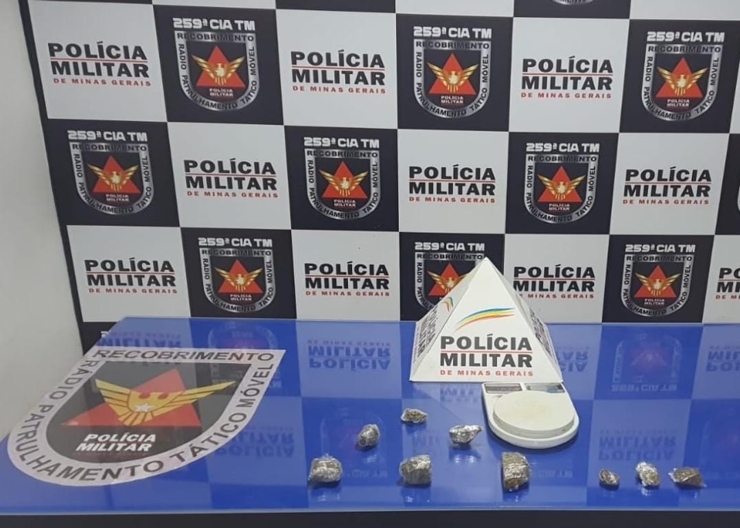 Homem e mulher são presos após denúncias de que drogas estavam sendo vendidas às margens da BR-365