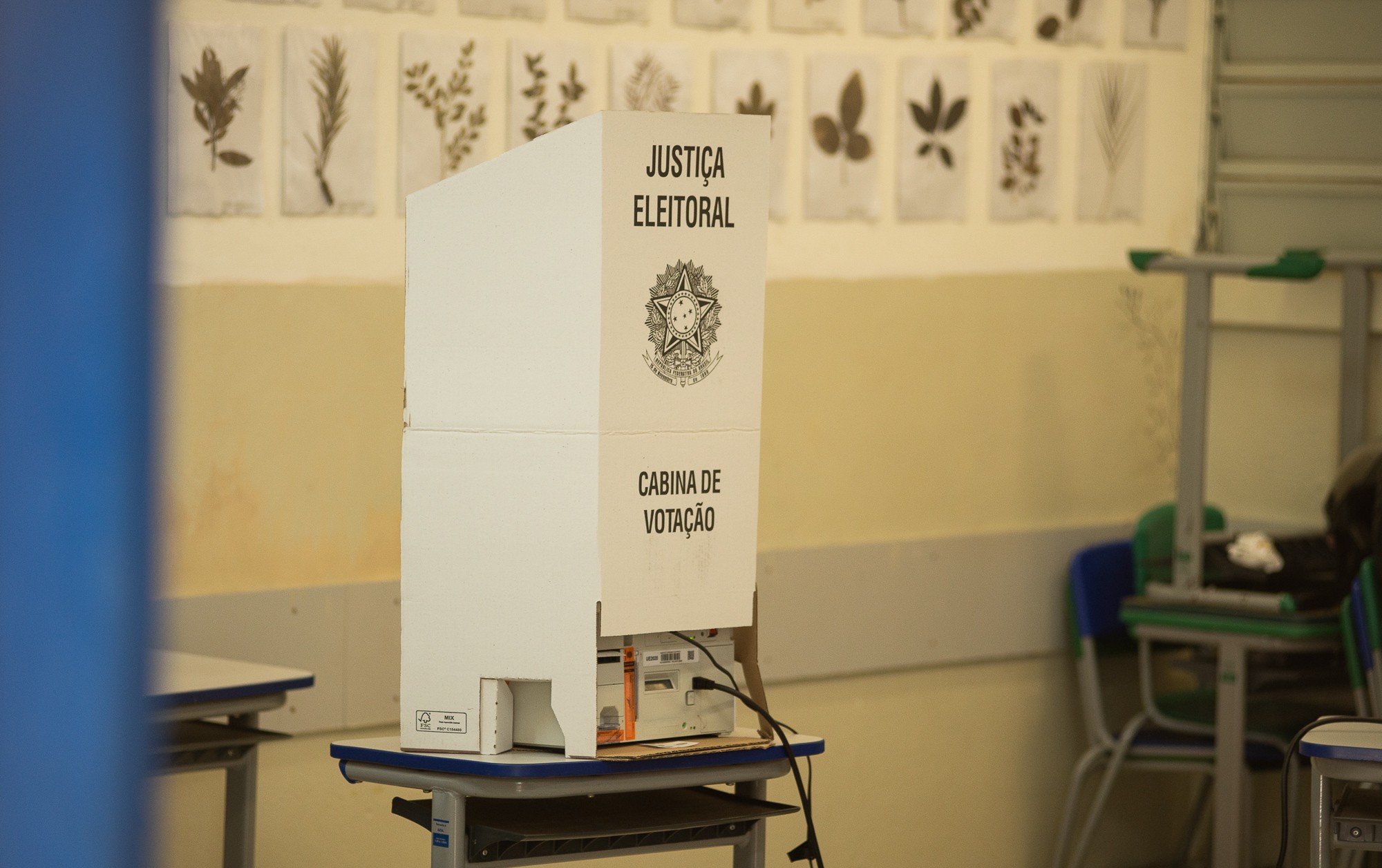Pode levar criança para votar? E entrar com ela na cabine?