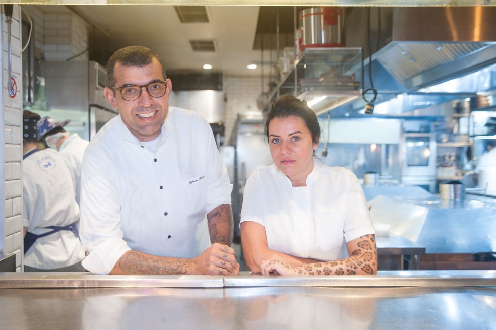 Jefferson Rueda e Janaína Torres Rueda, fundadores do restaurante A Casa do Porco — Foto: Divulgação