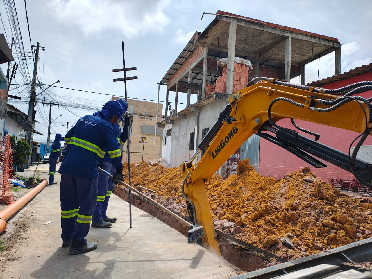Águas de Manaus atua com obras de esgoto em 10 áreas nesta semana; confira