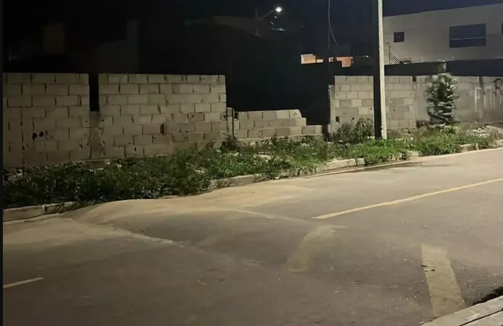 Muro desabou enquanto pai de Isaac fazia um serviço no local — Foto: Arquivo pessoal