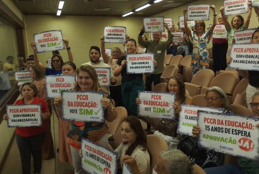 Profissionais da educação acompanharam aprovação do plano de carreira — Foto: Junior Bizunga / Sinte