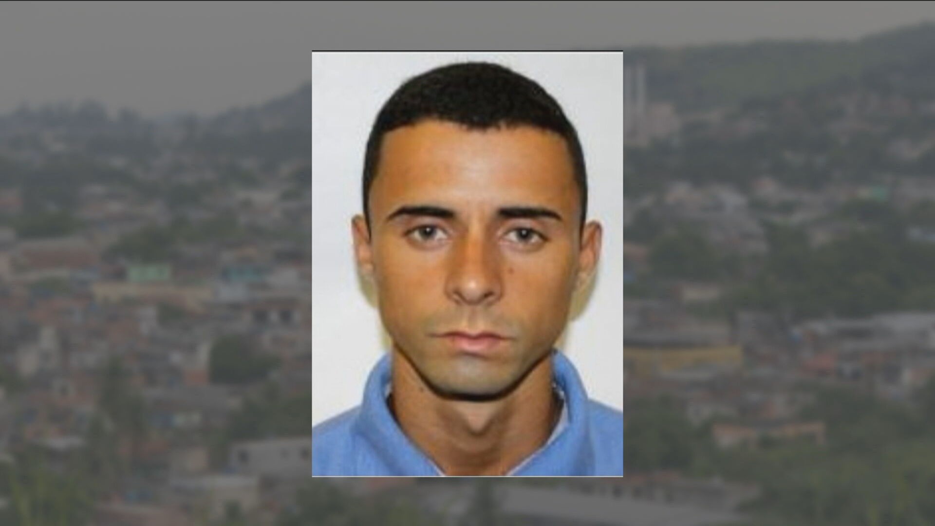 Chefe de milícia que atua na Baixada negocia armas, faz cobranças e dá ordens de dentro da cadeia, diz MP