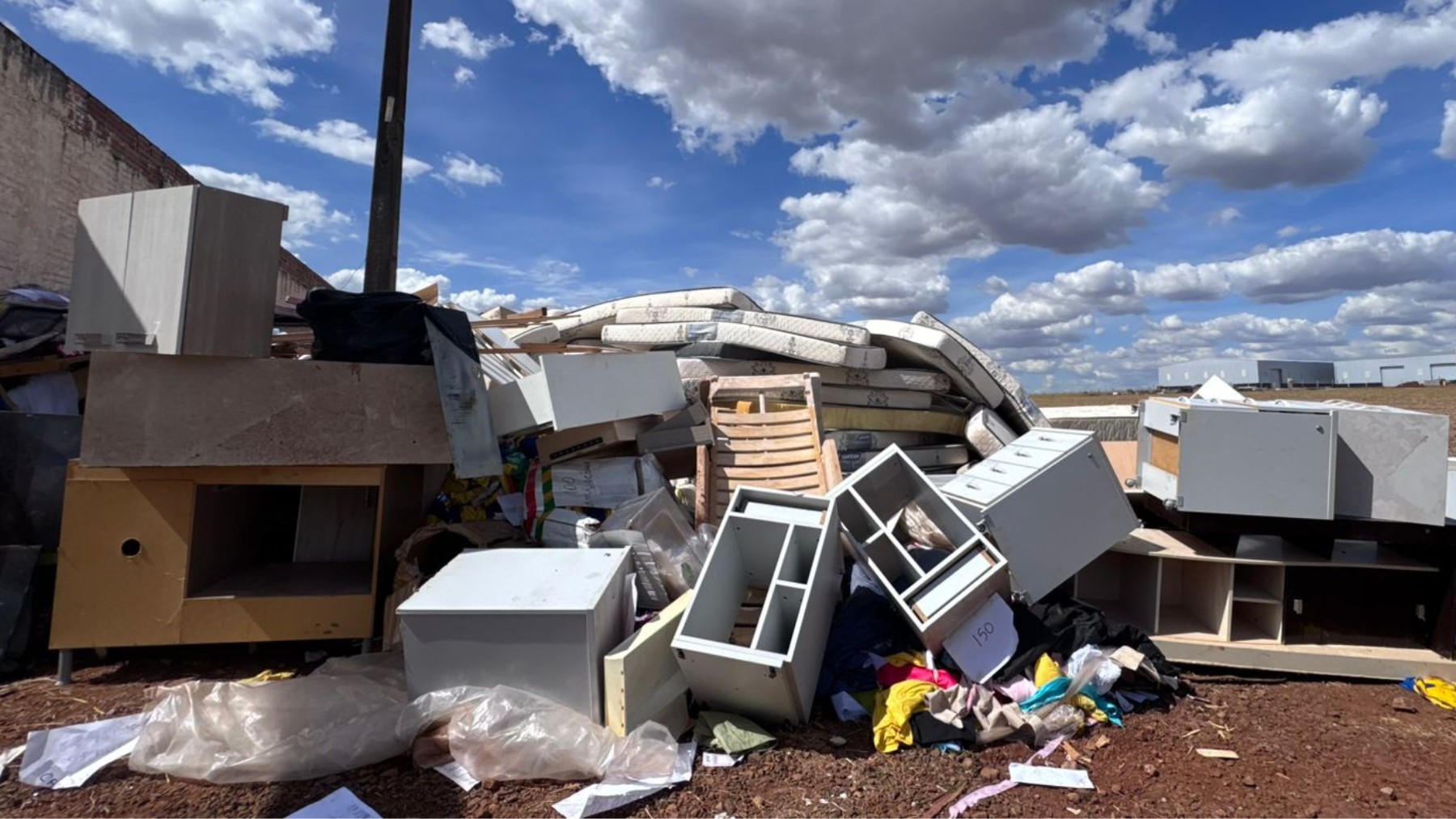 Condomínio construído para acolher migrantes e refugiados no Paraná é vandalizado um mês antes de inauguração