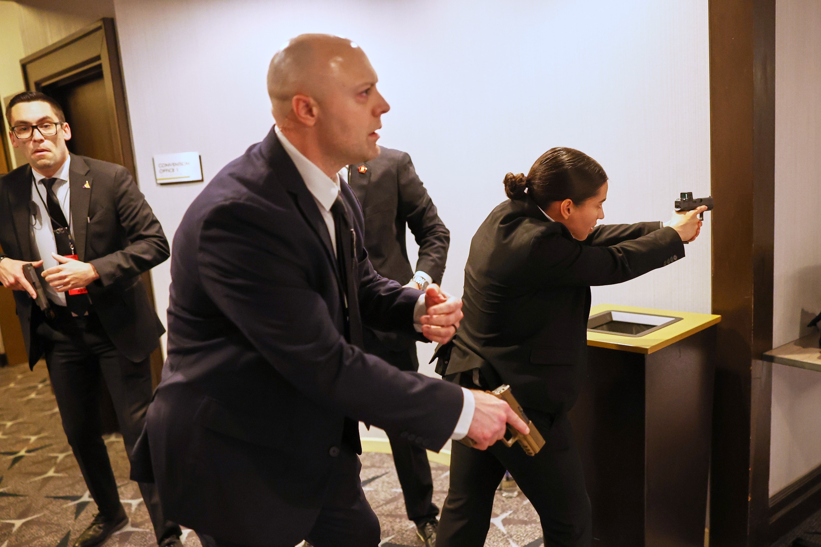 Jantar de correspondentes será retomado após interrupção por tiros, diz presidente do evento 