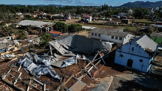 PIX de R$ 5 mil: famílias já podem enviar dados para receber auxílio - Foto: (Nelson Almeida/AFP)