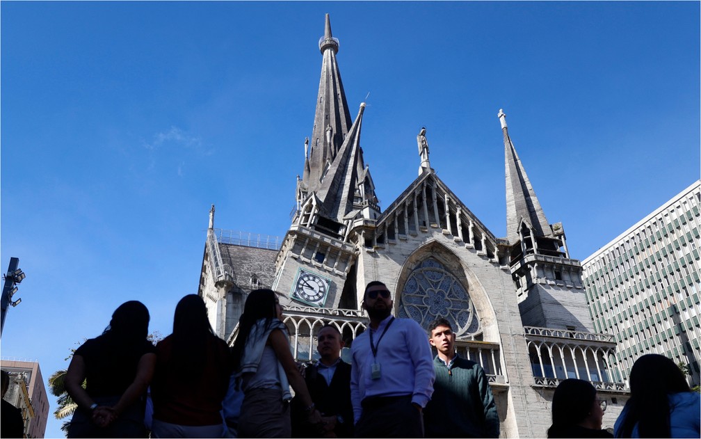 Catedral de Manizales � vista danificada ap�s terremoto na Col�mbia � Foto: JONH BONILLA / AFP