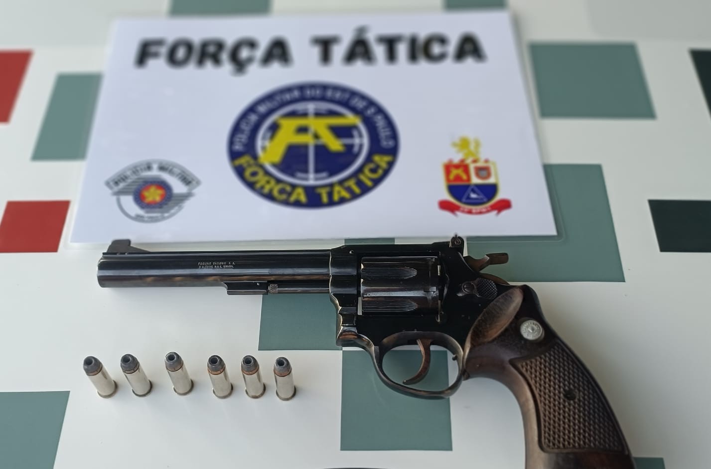 Após guardar arma de fogo sem registro no trabalho, homem é preso em flagrante em Dracena
