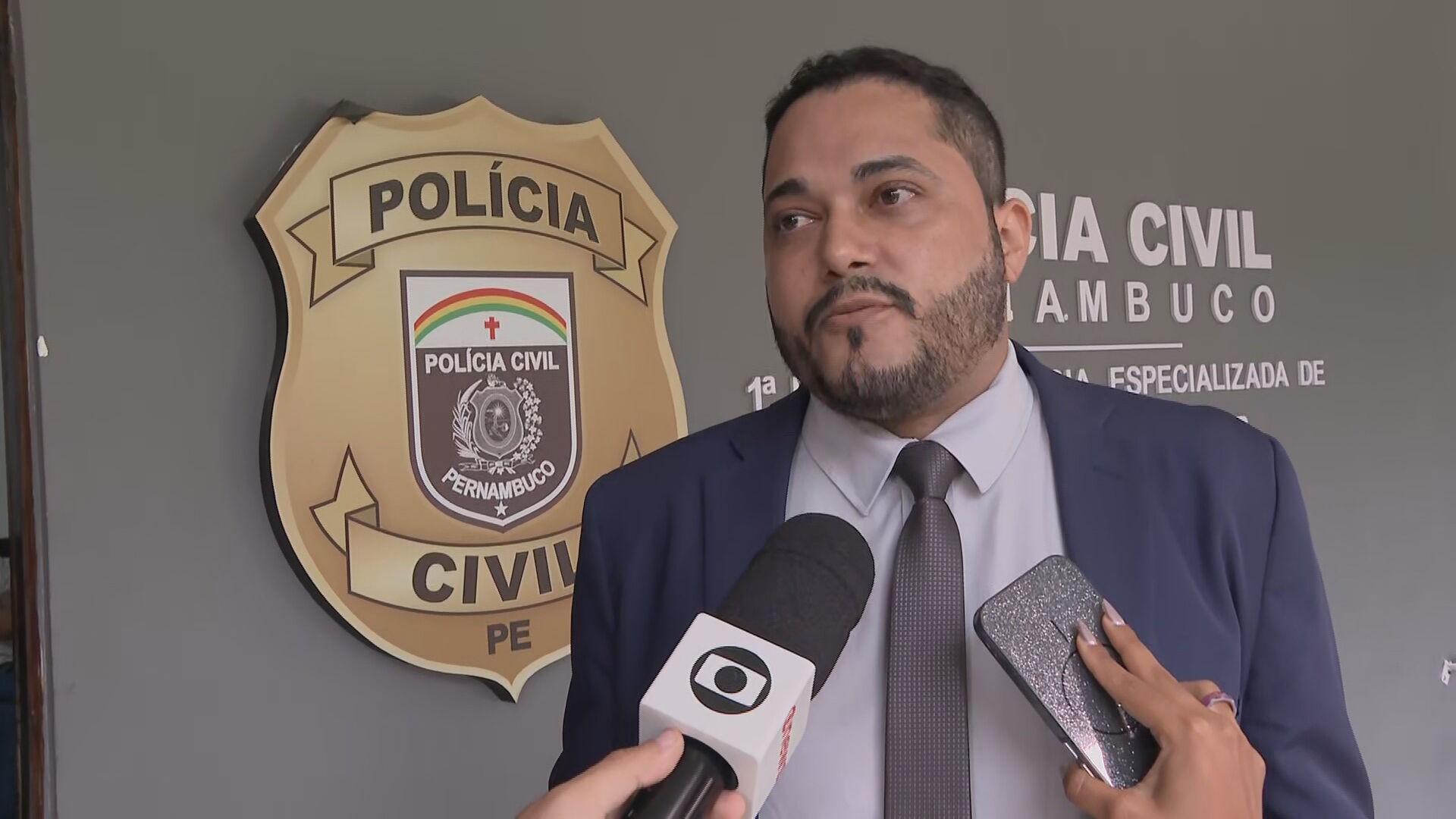 Ciclista que passou mão na bunda de modelo diz que se desequilibrou e tocou na mulher 'sem intenção', afirma advogado