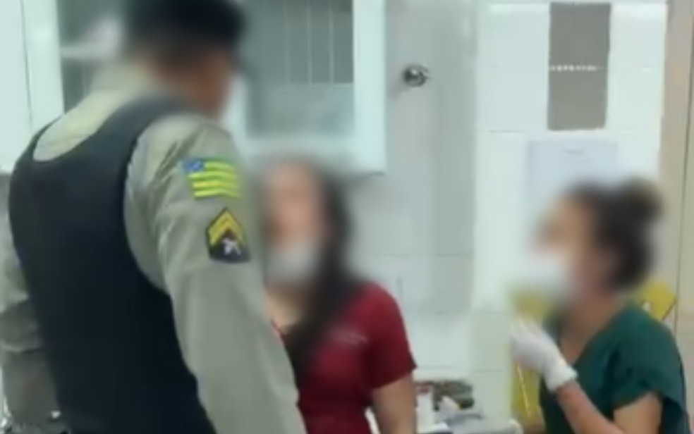 Discussão entre profissionais de saúde e policial militar em Valparaíso de Goiás — Foto: Reprodução/Redes Sociais
