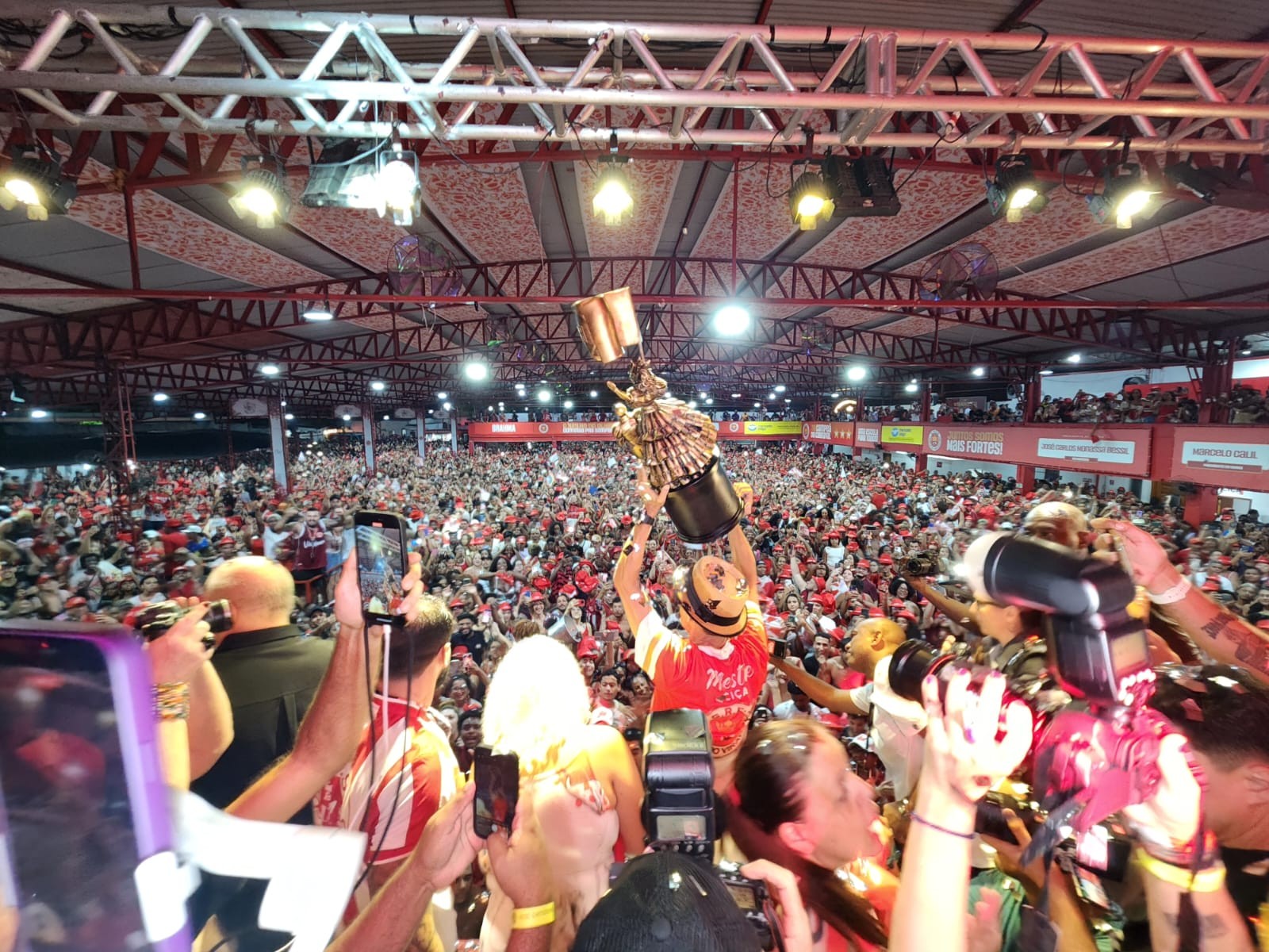 Comemoração do título lota quadra da Viradouro; FOTOS