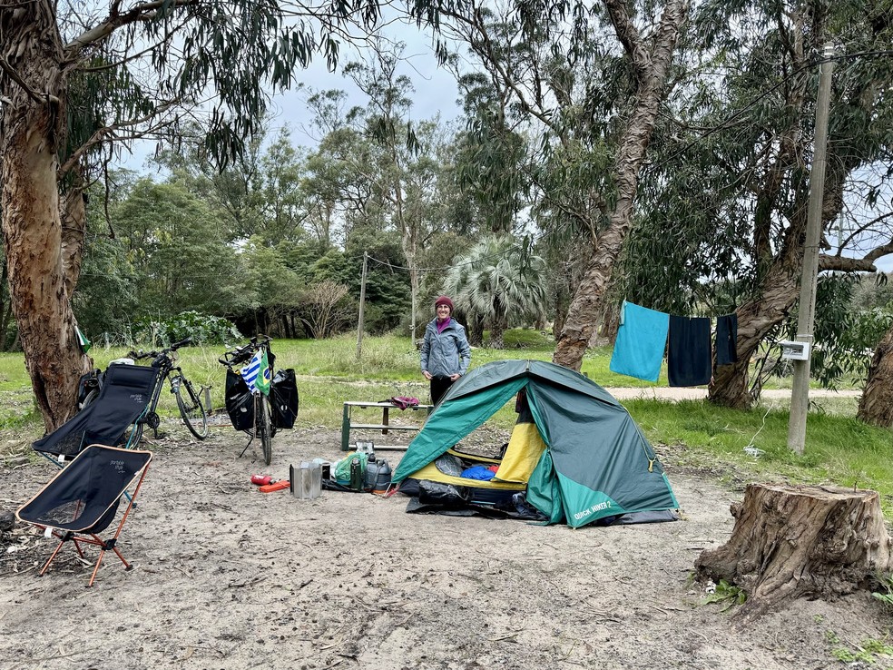 Casal carrega tudo nas bicicletas — Foto: Cedida pelo casal