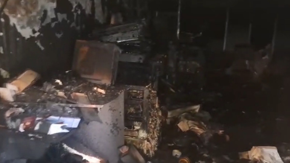 Comerciante nega ajuda a pessoa em situação de rua e tem gráfica incendiada horas depois; prejuízo é de R$ 300 mil