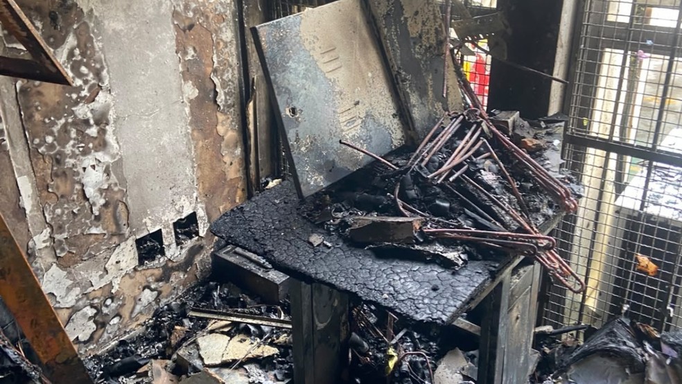 Veja como ficou sala do prédio da Justiça Federal em Manaus após incêndio — Foto: Divulgação/CBMAM
