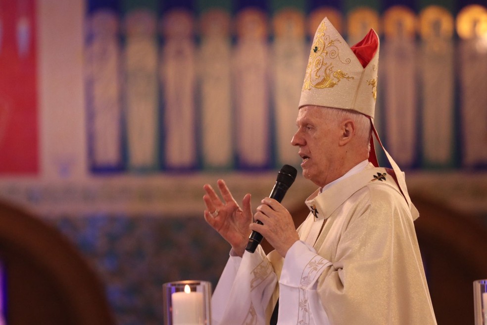 Dom Orlando Brandes celebra missa de Páscoa em Aparecida. — Foto: João Pedro Oliveira/Portal A12
