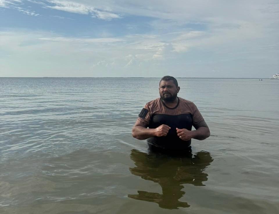 Homem é salvo de afogamento por policiais militares de folga durante banho no Rio Tapajós