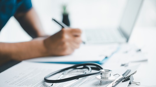 Enamed: MEC prorroga até 30 de julho o prazo de inscrições do exame que vai selecionar profissionais para residência médica - Prova também vai avaliar a qualidade de cursos de Medicina. Quem não tem direito à isenção deve pagar uma taxa de R$ 330. Avaliação será realizada no dia 19 de outubro.