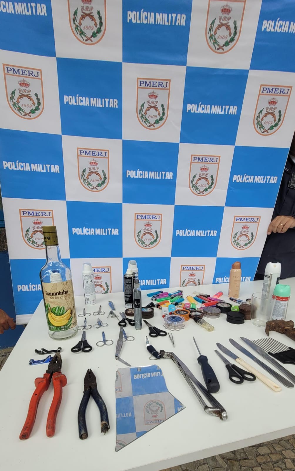 Polícia apreende 82 objetos perfurocortantes no primeiro fim de semana de megablocos