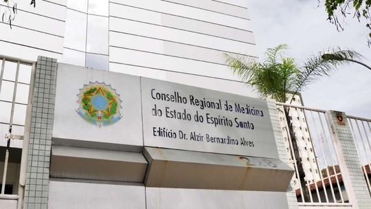 Concurso do Conselho Regional de Medicina do ES oferece vagas com salário de até R$ 12,3 mil - Vagas são para contratação imediata e cadastro de reserva para atuar em Cachoeiro de Itapemirim, Colatina, Linhares, São Mateus e Vitória. Inscrições terminam no dia 25 de agosto.
