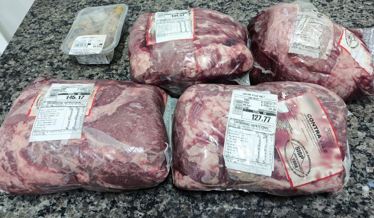 Homem é preso após furtar carnes de supermercado de Piracicaba para trocar por drogas, diz PM 