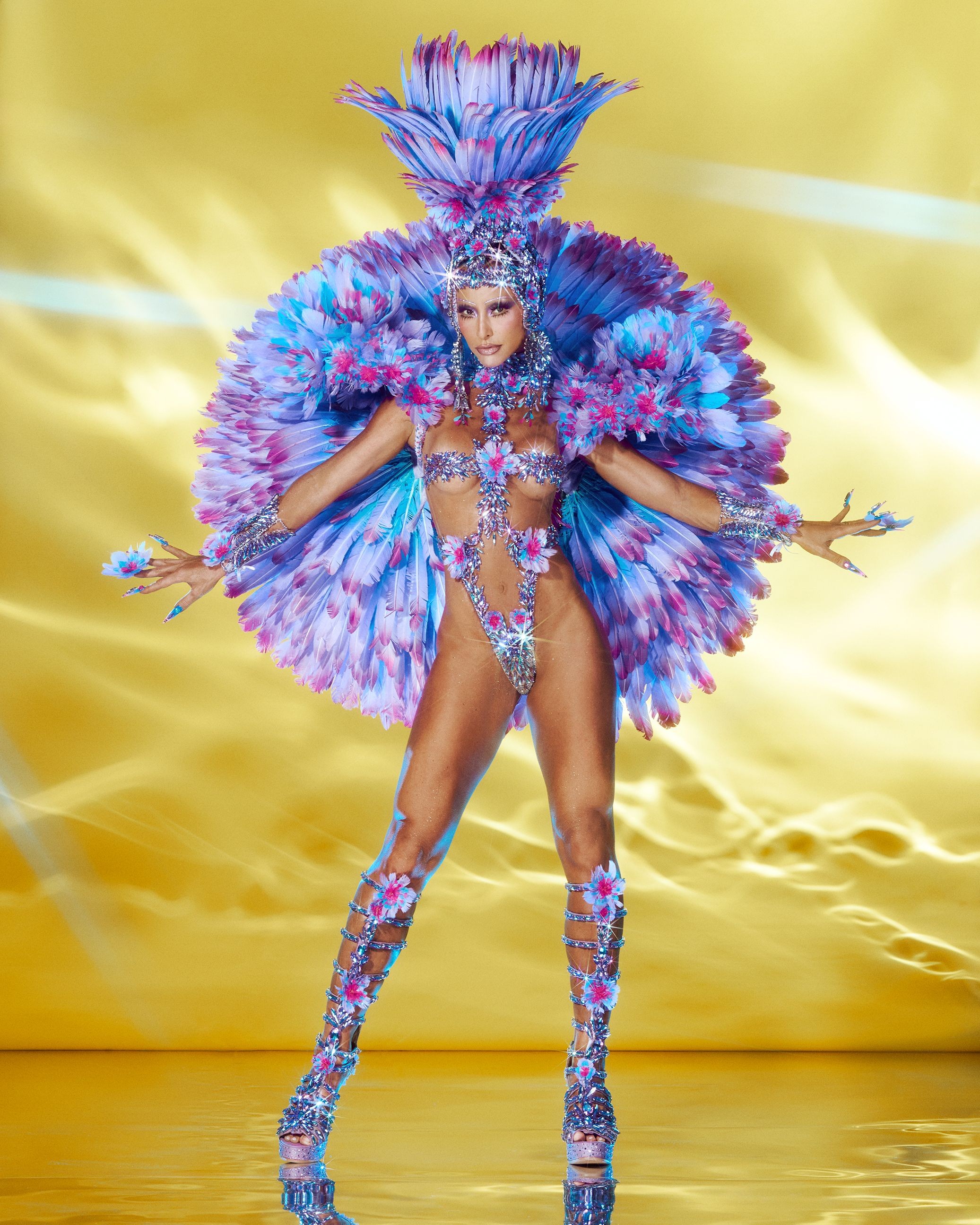 Sabrina Sato leva fantasia de 'flor da floresta' ao desfile da Gaviões da Fiel