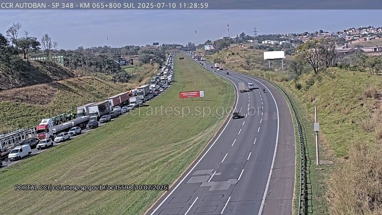 Acidente interdita Rodovia dos Bandeirantes em Jundiaí