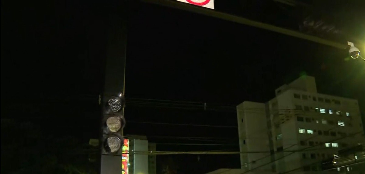 Semáforos desligados em horário de pico causam congestionamento em Campo Grande