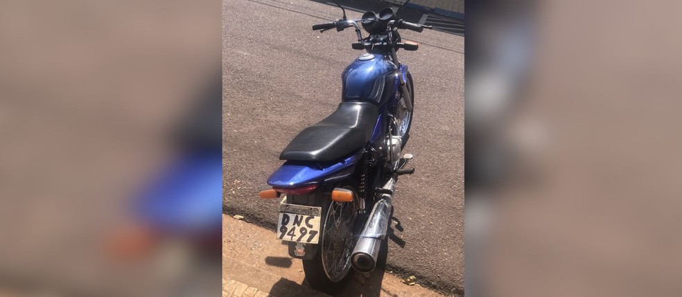 Motocicleta apreendida em Birigui (SP) — Foto: Divulgação / Polícia Militar