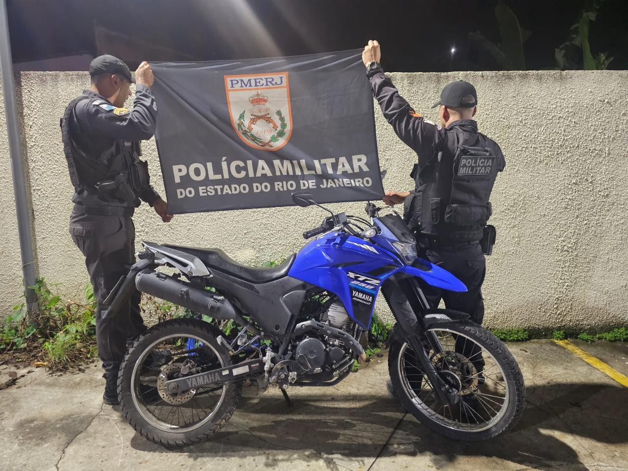 Operação contra motos irregulares apreende três veículos e leva dois homens à prisão em Petrópolis