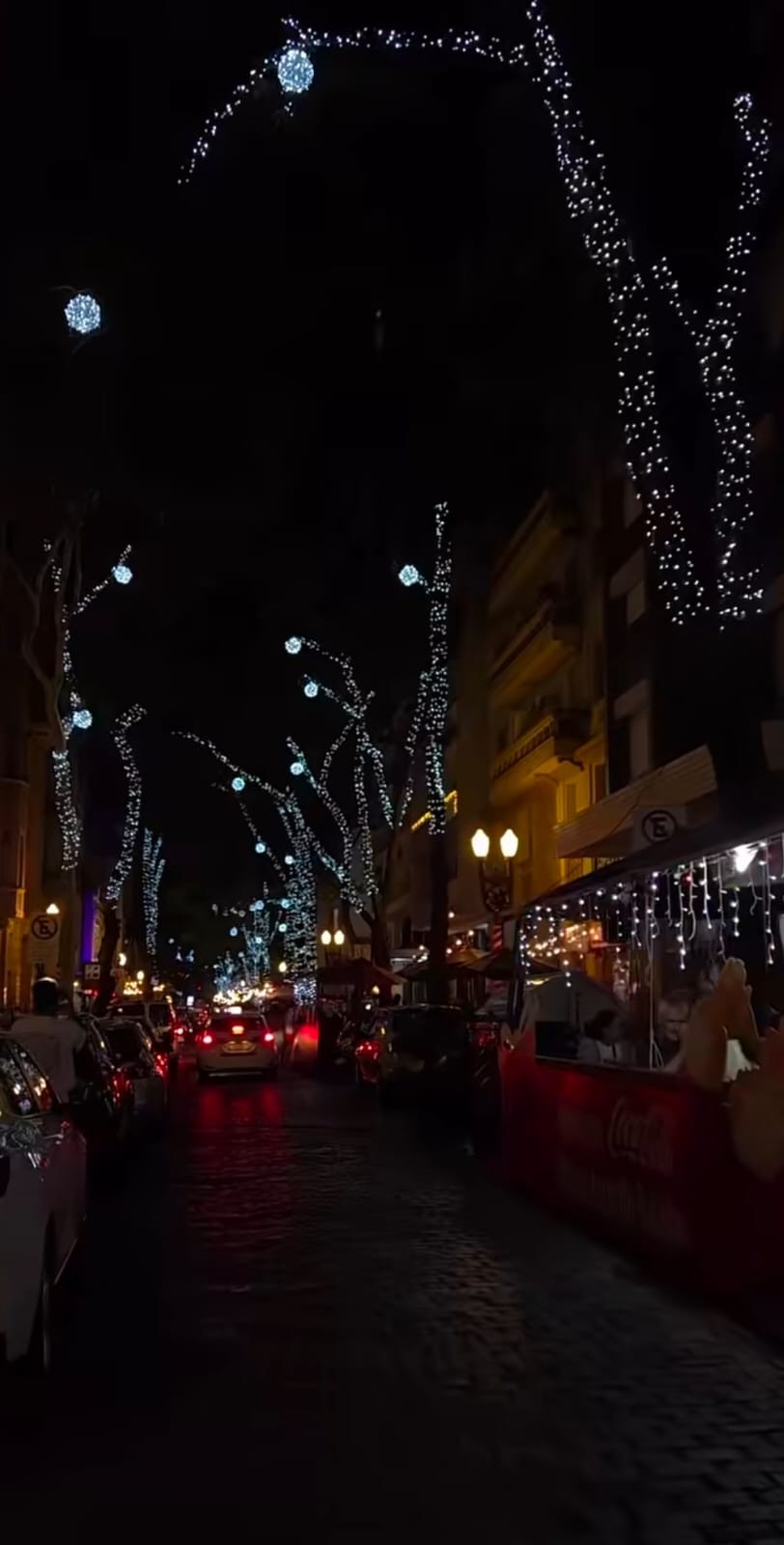 Rua decorada em Porto Alegre para o Natal — Foto: Reprodução