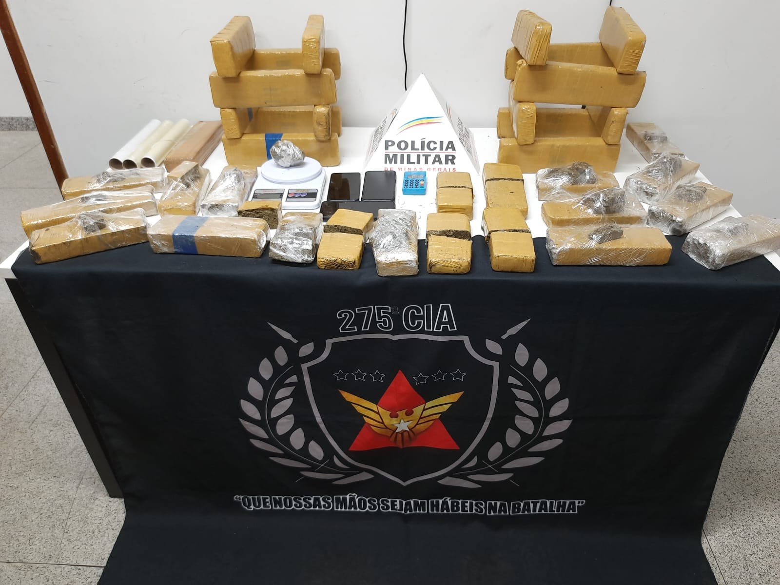 Após denúncias, polícia apreende cocaína e carga de maconha em Coronel Fabriciano 