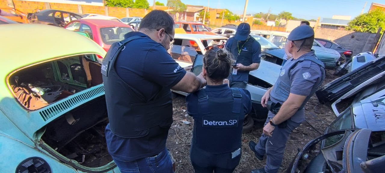 Detran interdita oito desmontes de veículos por irregularidades em operação na região de Bauru