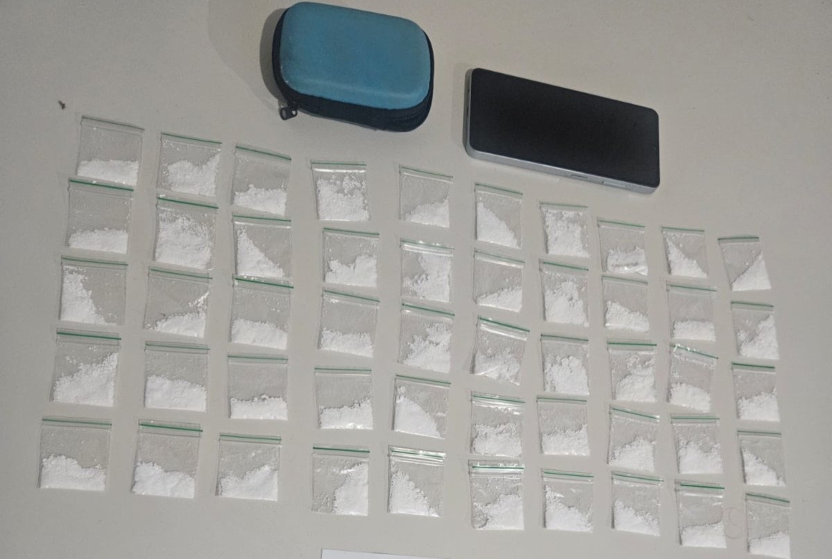 Polícia prende em flagrante homem com 50 porções de cocaína em Fernando de Noronha