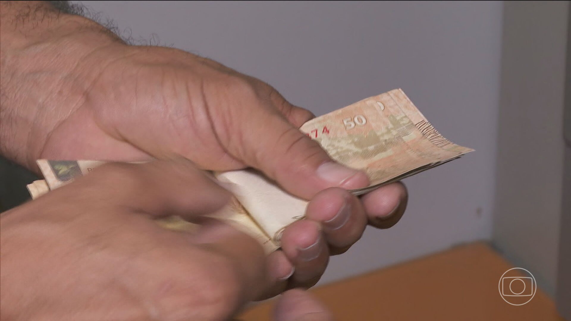 Trabalhadores brasileiros têm até sexta (28) para receber primeira parcela do décimo terceiro salário