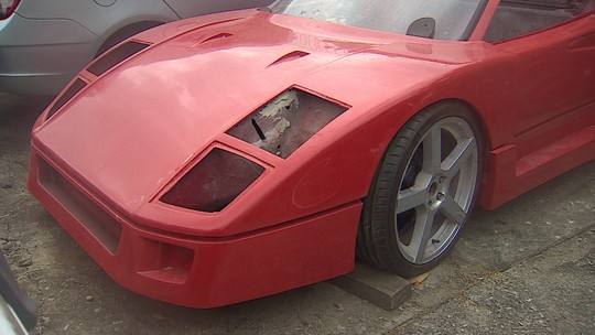 Ferrari cobra R$ 42 mil de dentista acusado por pl&aacute;gio ap&oacute;s fabricar r&eacute;plica no interior de SP - Programa: Jornal Vanguarda 