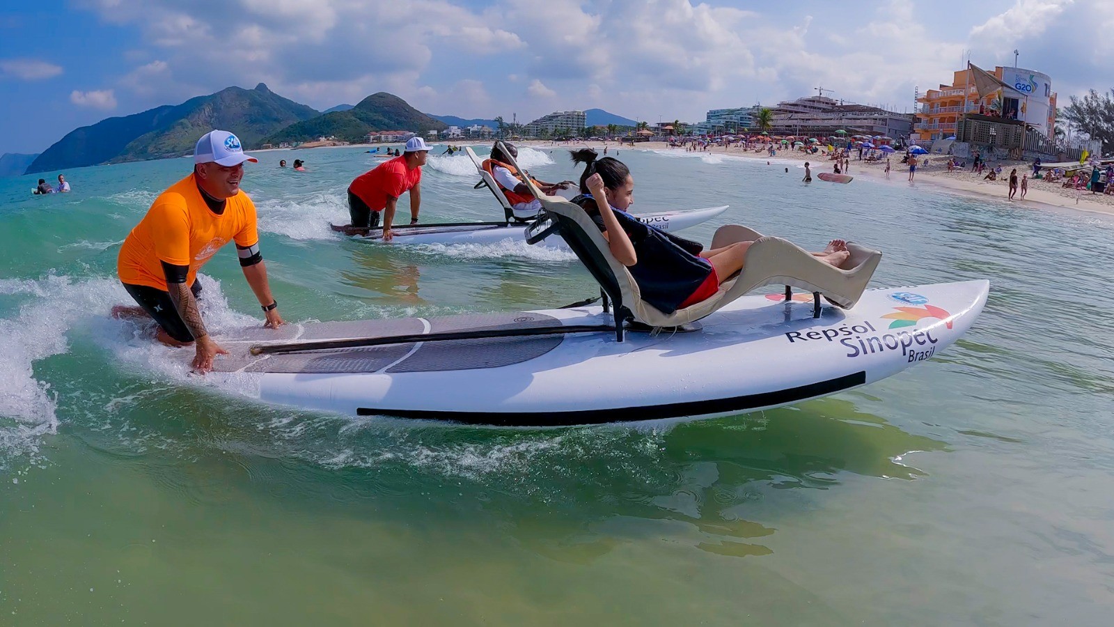 Praia de Ubatuba terá ação inclusiva de surfe adaptado para pessoas com deficiência; veja como se inscrever 