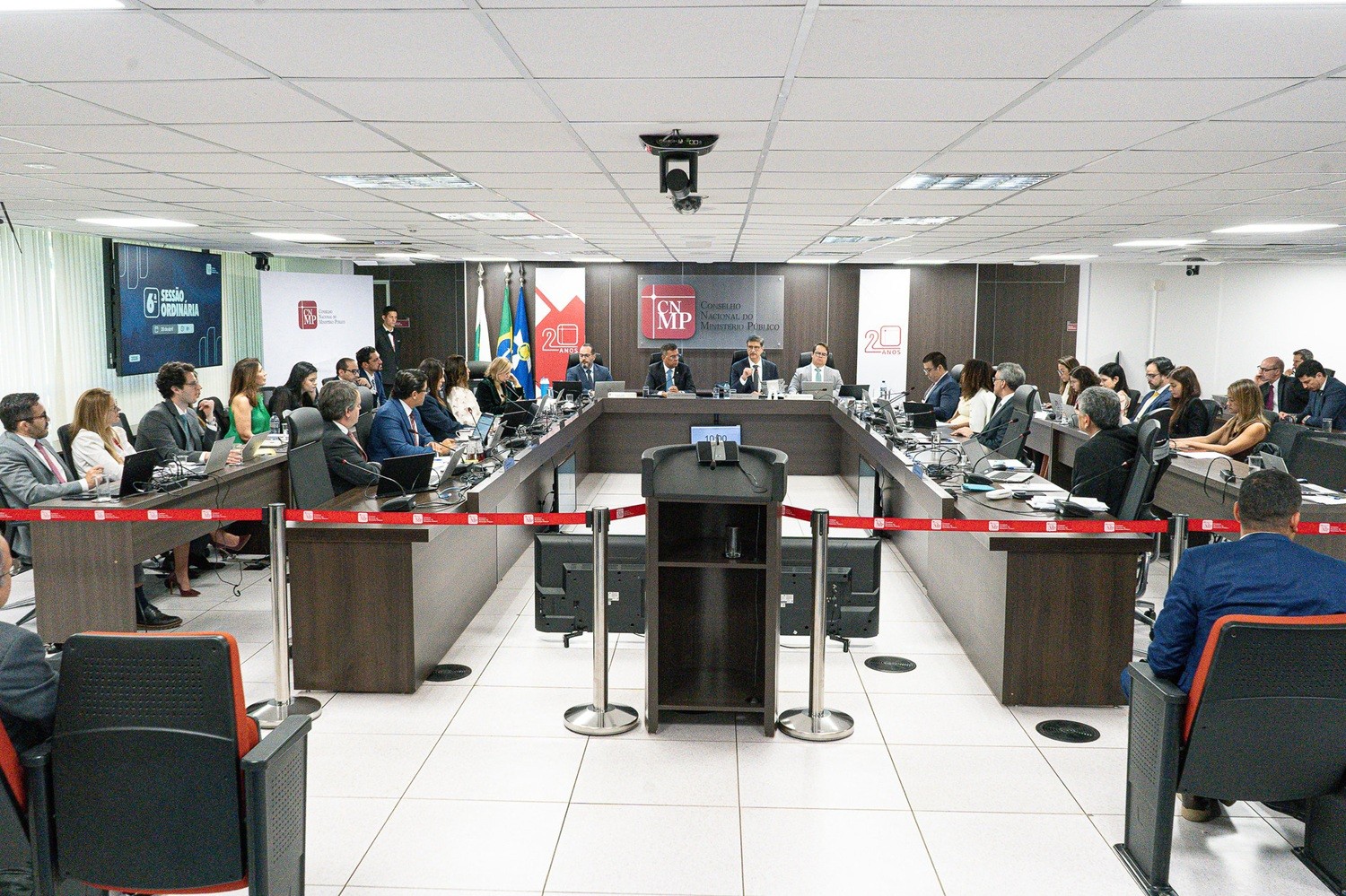 Conselho do MP decide demitir promotor de SC por desvio funcional e dissimulação: 'conduta gravíssima' 