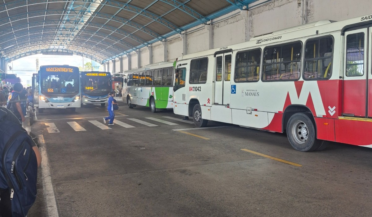 Ônibus reduzem operação para 50% fora do horário de pico após paralisação em Manaus, informa sindicato de empresas