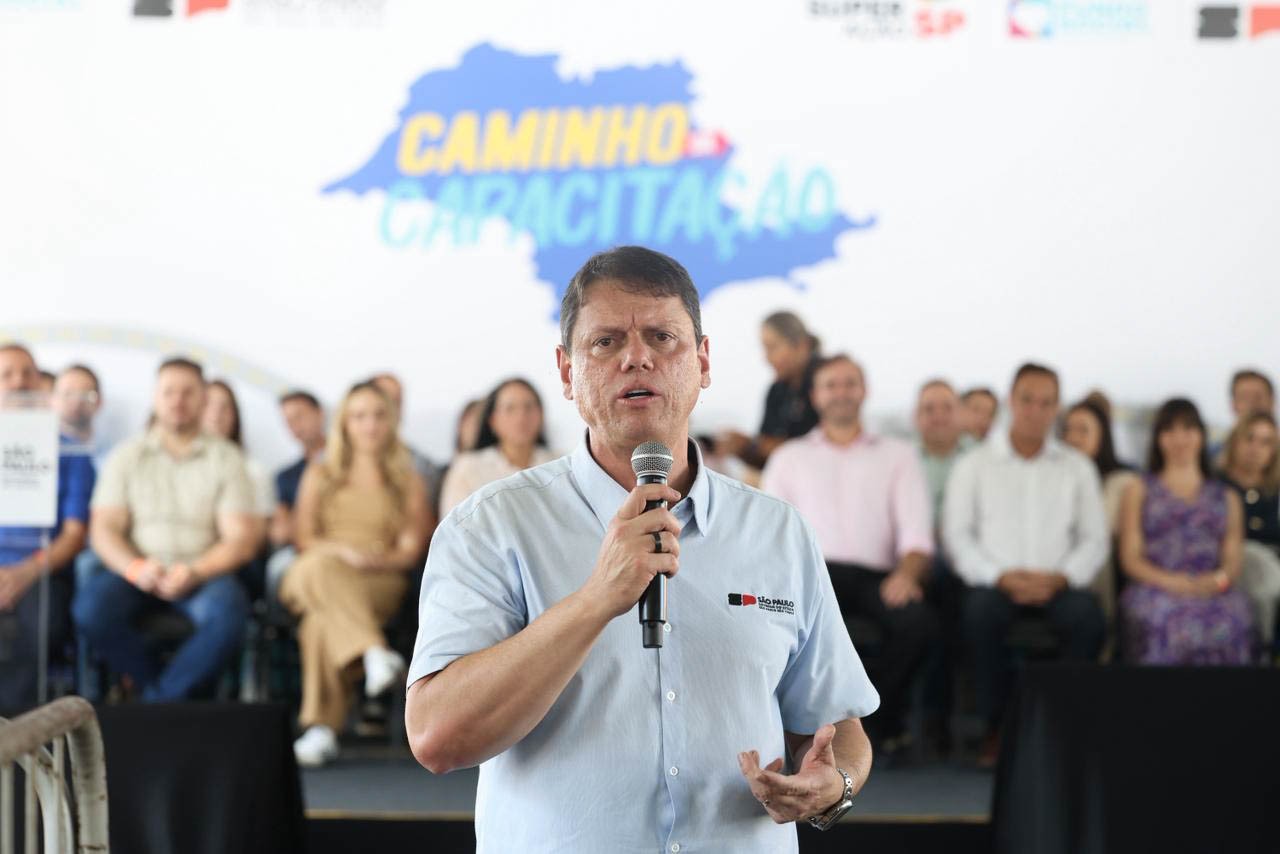 Tarcísio diz que pode abrir processo para encerrar contrato do BRT do ABC Paulista após atrasos