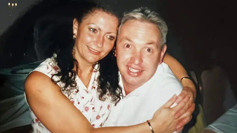 Joy e Gary, ambos com 72 anos, disseram que se sentem como se tivessem crescido juntos — Foto: Joy Walters via BBC