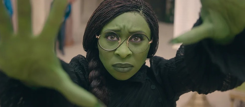 Cynthia Erivo como Elphaba em 'Wicked' — Foto: Divulgação