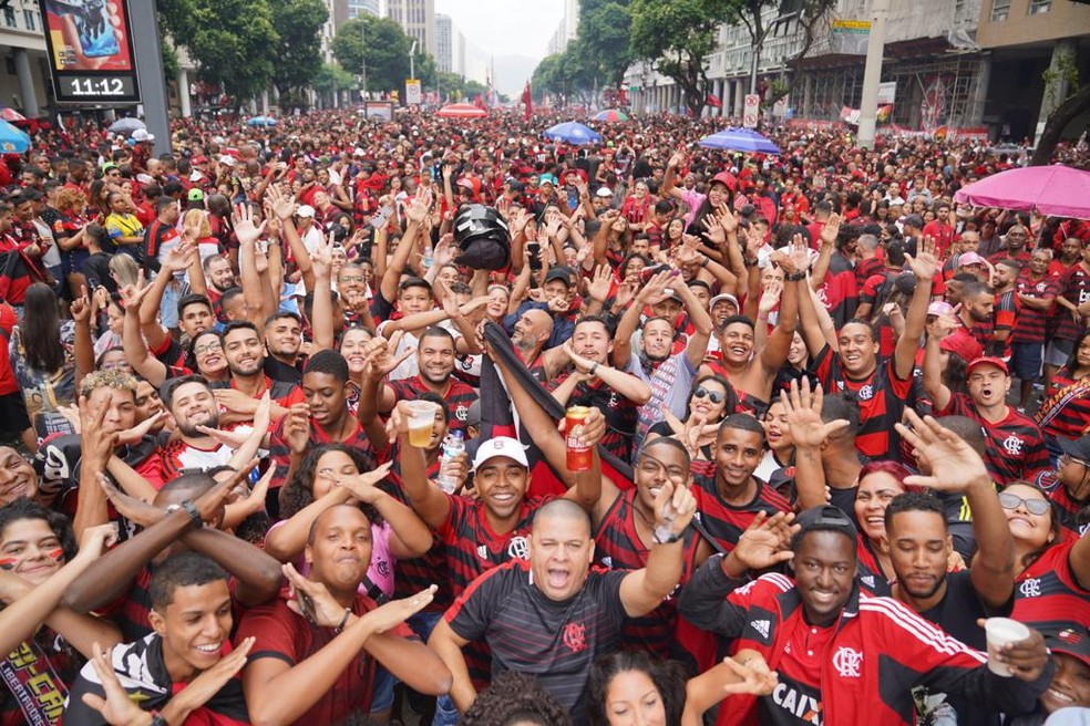 Ida a festa com Vargas, do Atlético, faz Isla ser punido pelo Flamengo -  Superesportes