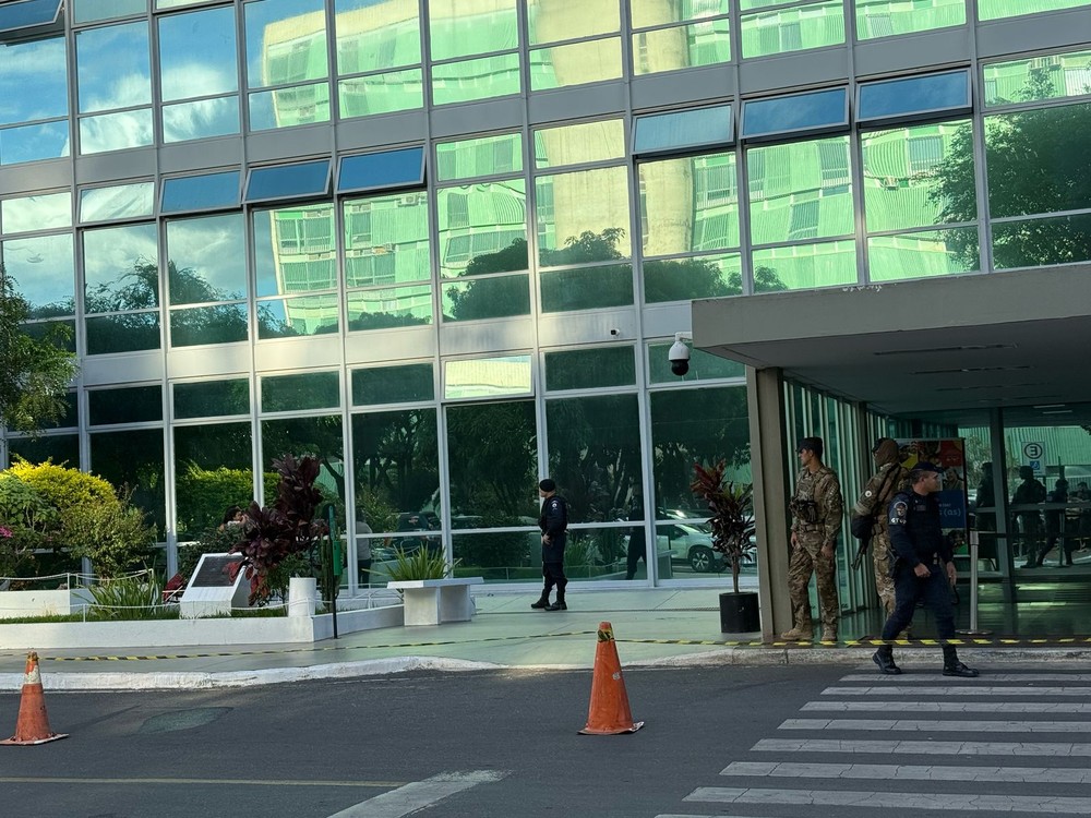 Homem é preso após portar explosivo em ministério