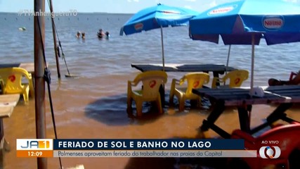 Palmenses curtem o feriado do Dia do Trabalho na praia
